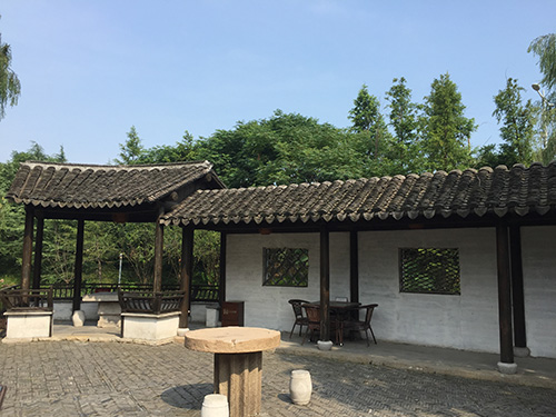 小（xiǎo）青瓦建築（zhù）
